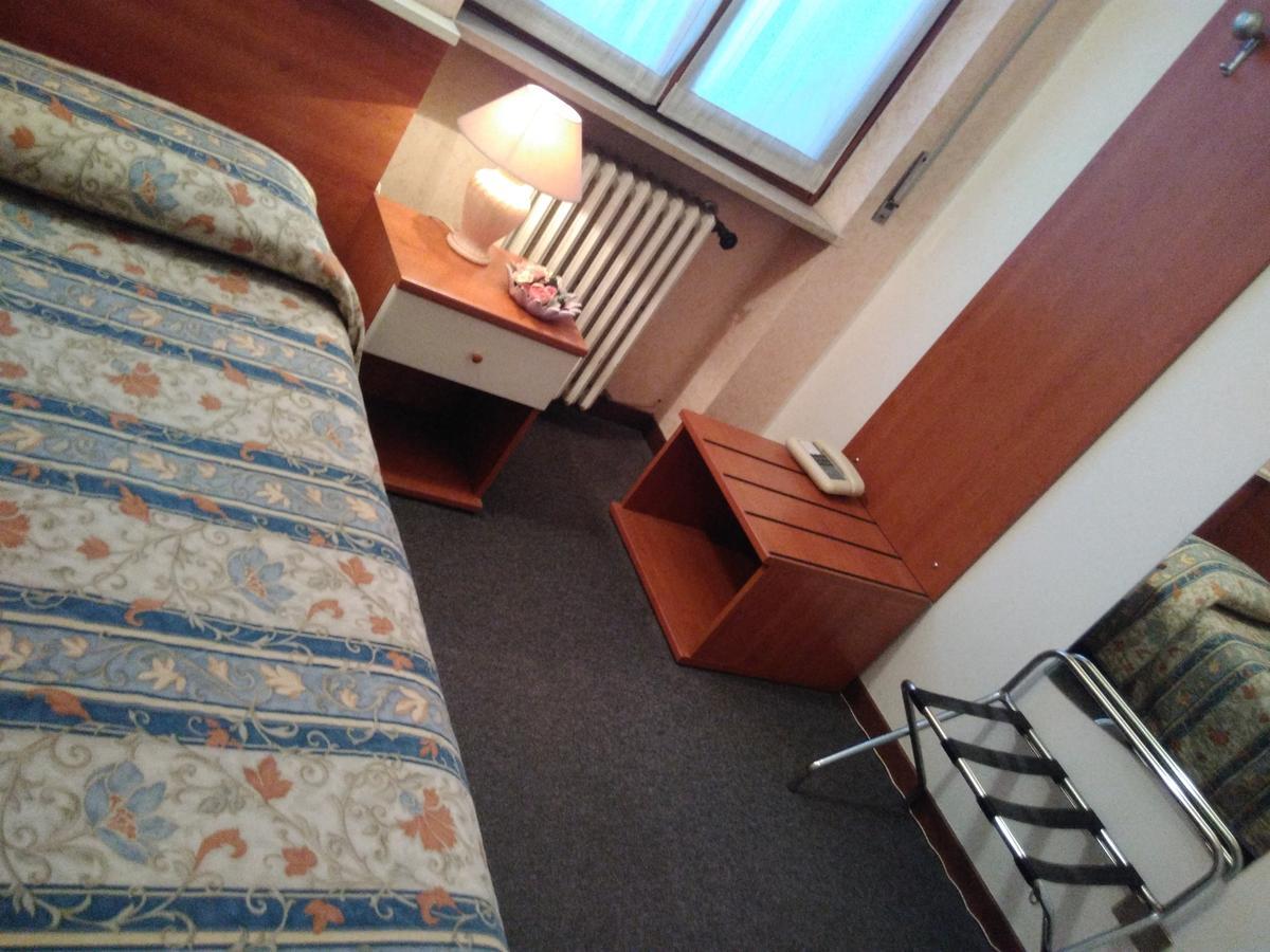 Hotel Elena Verona Bagian luar foto