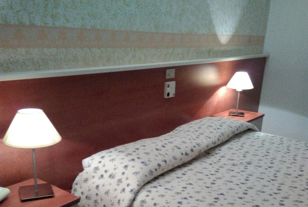 Hotel Elena Verona Bagian luar foto