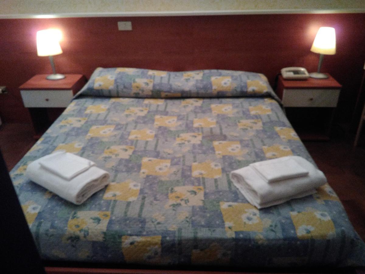 Hotel Elena Verona Bagian luar foto