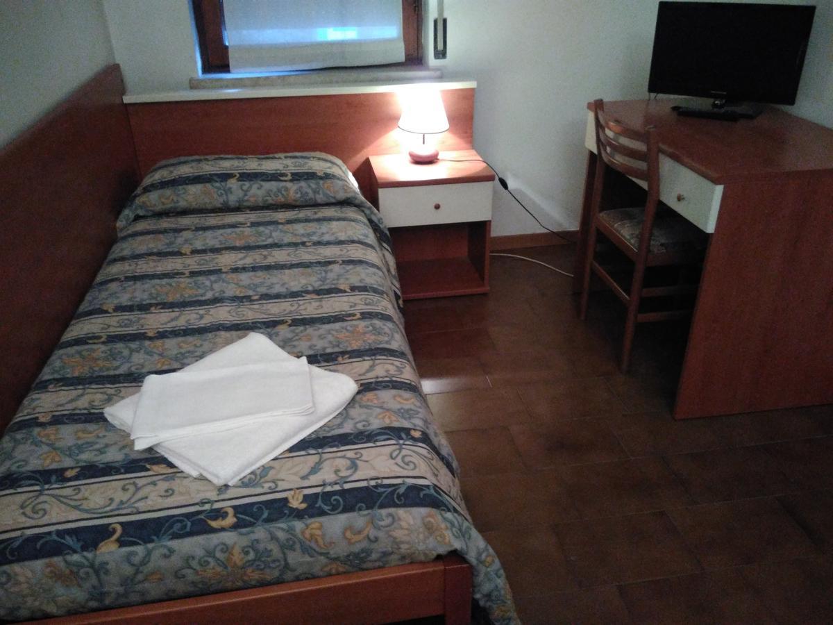 Hotel Elena Verona Bagian luar foto