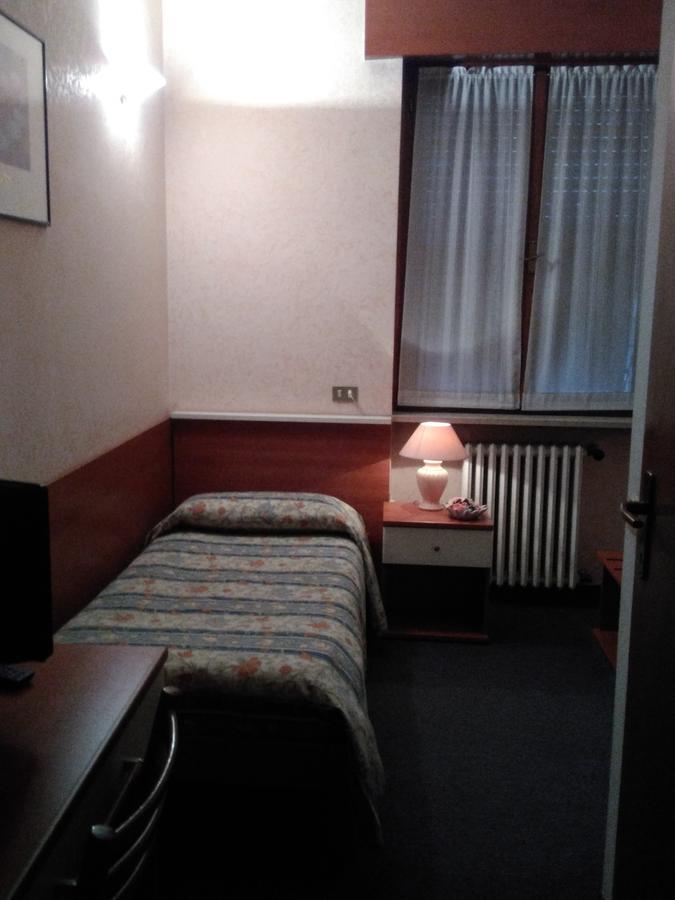 Hotel Elena Verona Bagian luar foto