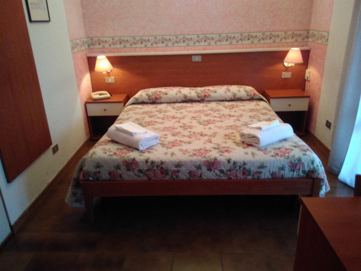 Hotel Elena Verona Bagian luar foto