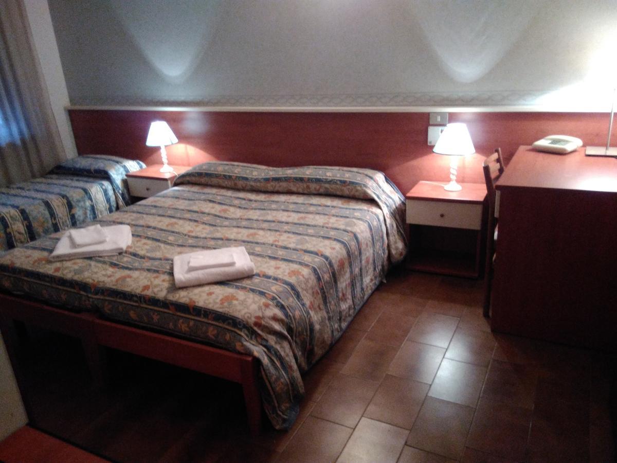 Hotel Elena Verona Bagian luar foto