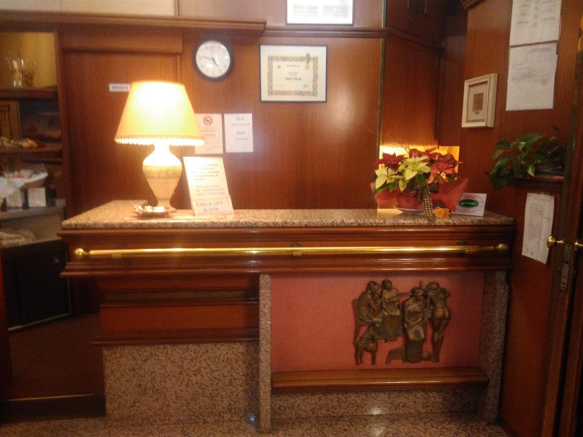 Hotel Elena Verona Bagian luar foto