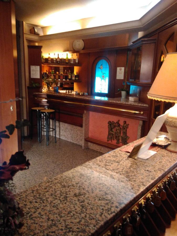 Hotel Elena Verona Bagian luar foto