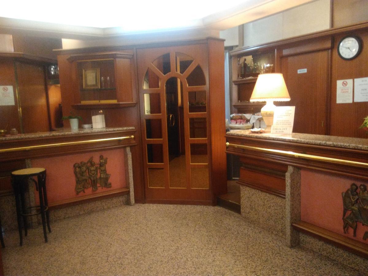 Hotel Elena Verona Bagian luar foto