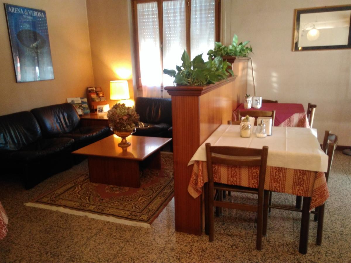 Hotel Elena Verona Bagian luar foto