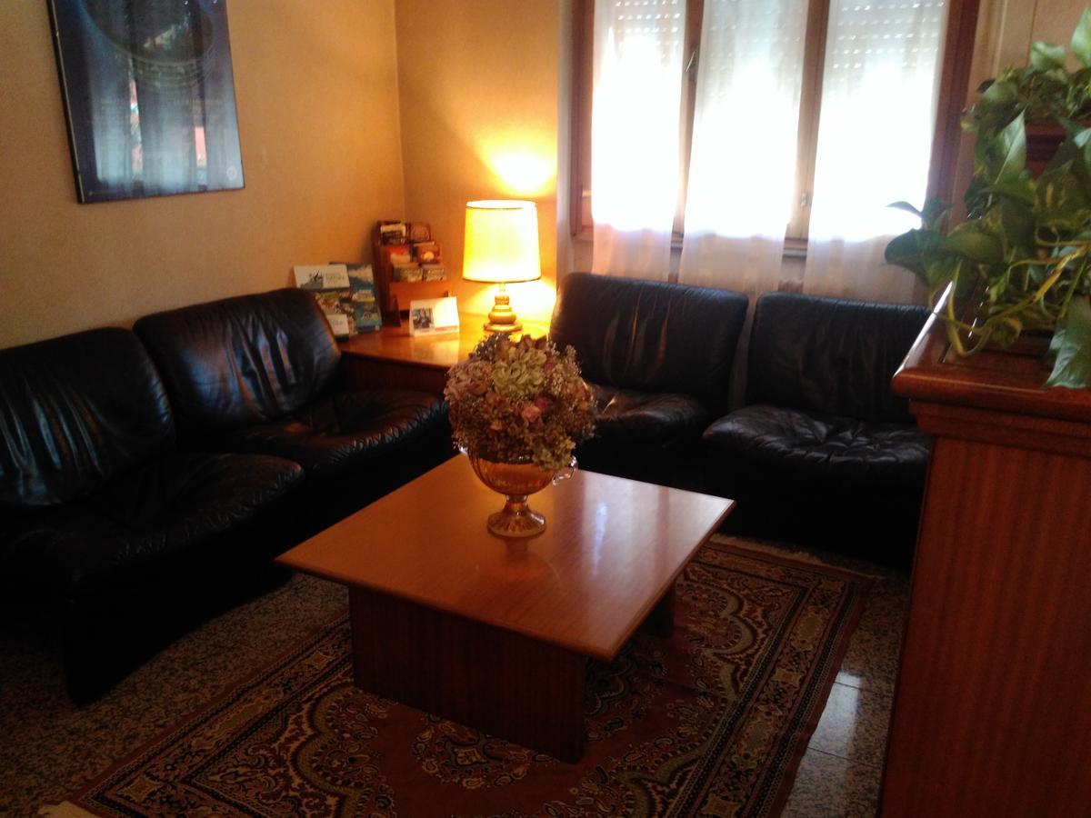 Hotel Elena Verona Bagian luar foto
